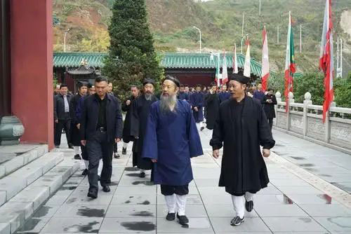 亡灵超度一定要找法师，自己不要在家超度亡灵