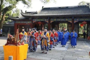 女人没彻底死心的表现 她们不排斥和你接触