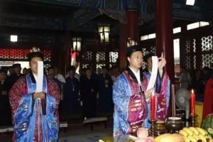 小孩惊吓过度的症状,赶紧请人来叫魂了