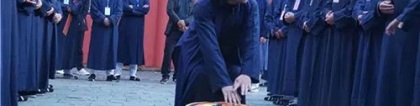 风水先生说：“家开青龙门，赛过祖 宗坟。”