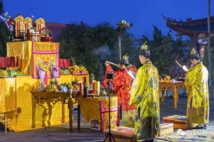 日坐财库不是无人不富而是不冲不富