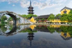 林志玲事业受阻，从八字来分析她的一生