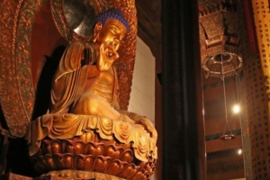 虽然说戴红绳能辟邪,但是也不能随便佩戴